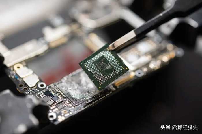 中企宣布造出国际领先芯片，美称将不惜代价，阻中国获得先进技术